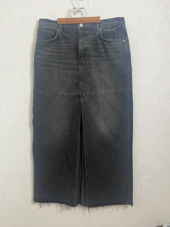 Reformation Dresses & Skirts - Reformation Jeans Black Denim Midi Skirt Raw Hem Front Slit Size 31